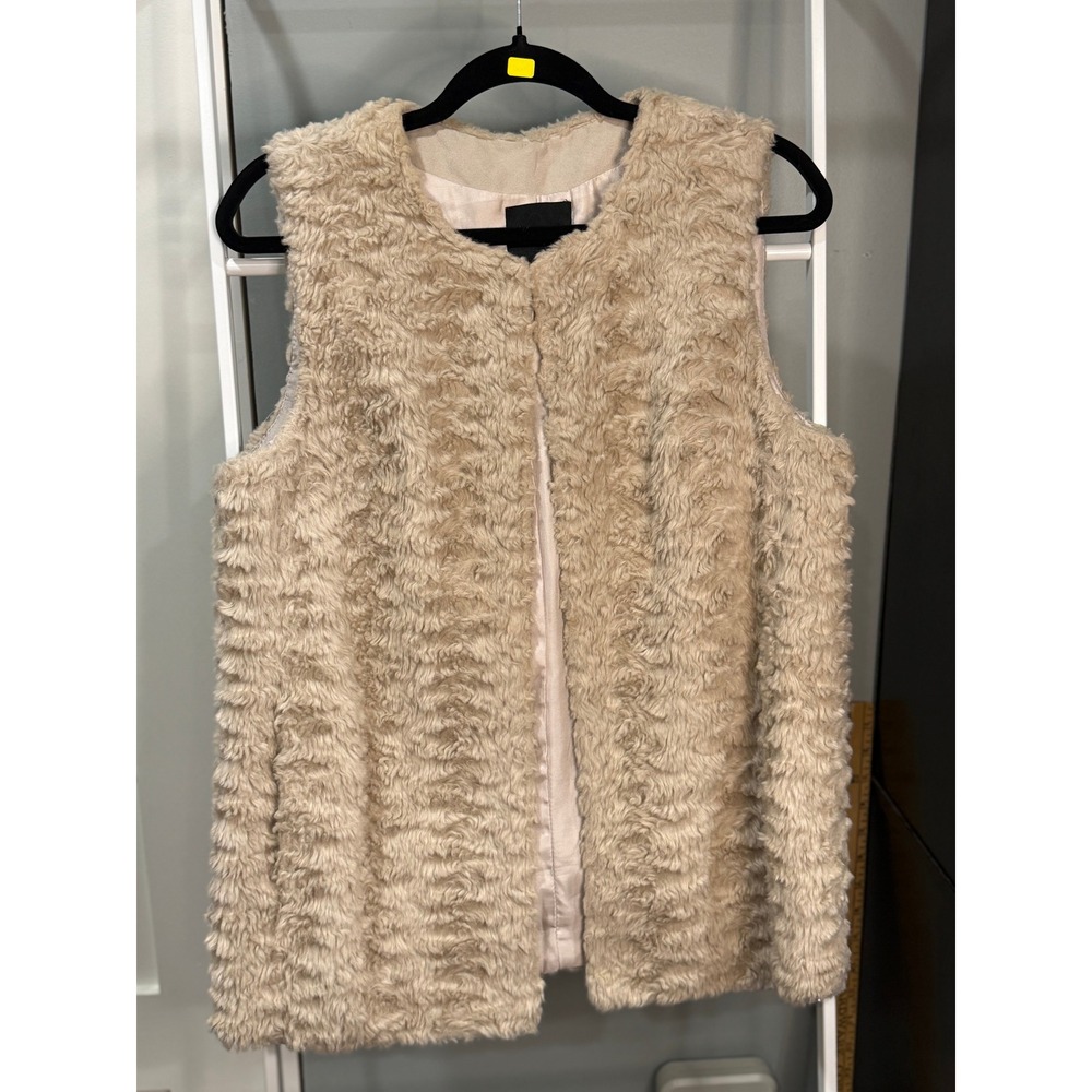 Forever 21 Faux Fur Vest Cream Beige Shaggy Sleeveless Jacket M Boho Mob Wife